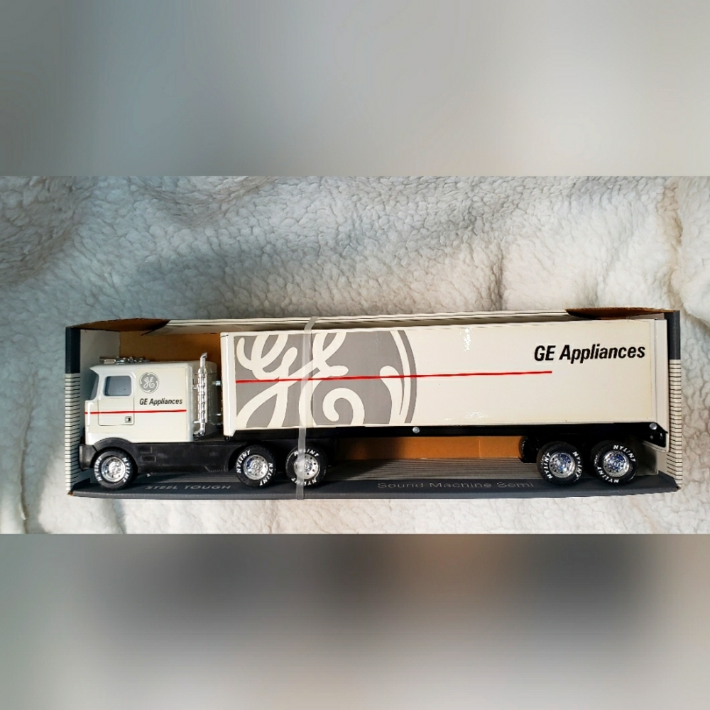 Nylint GE Sound Machine Semi NIB